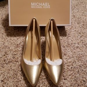Michael Kors Mid Pump